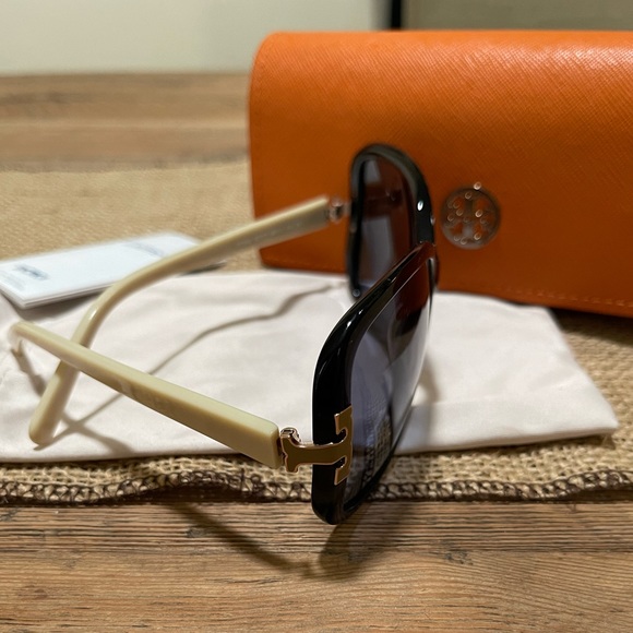 Tory Burch Sunglasses - Picture 4 of 4